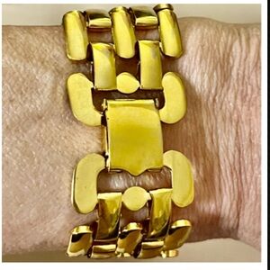 ✨Napier bold statement piece / Gold Tone 5-Row Wide Link Bracelet✨
